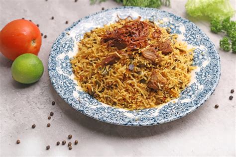  Biryani - En Krämiga Och Kryddig Rese till Indiens Kök!