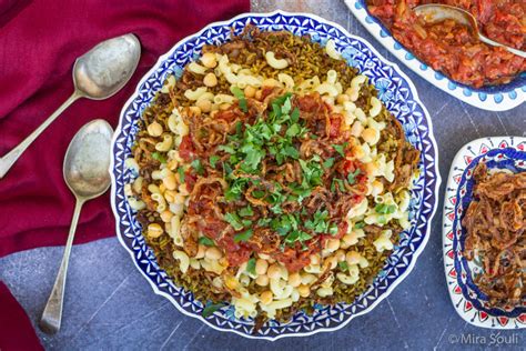  Koshari - En fest för sinnena med kryddiga grytor och fräscha sallader!