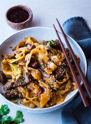  Hand-Pulled Noodles with Spicy Lamb Sauce: Enticing Silkiness Meets Fiery Flavor Explosions!