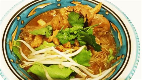  Khao Soi: En Krämig Kokoscurry Sudd Med Röstade Nudlar Och Zingy Garnityr!