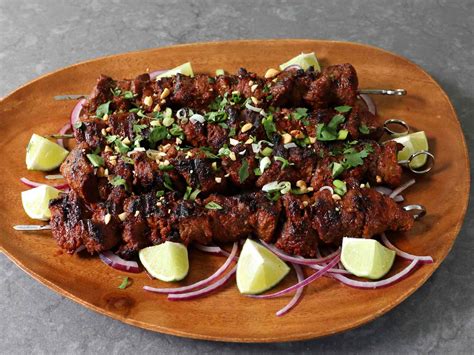  Suya - En Spritdad Grillade Köttbitar Infunderad Med Kryddig Magi!