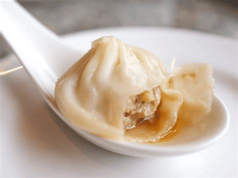  Xiaolongbao fyllda med saftig fläskfärs: En dans på läpparna av umami och textur!